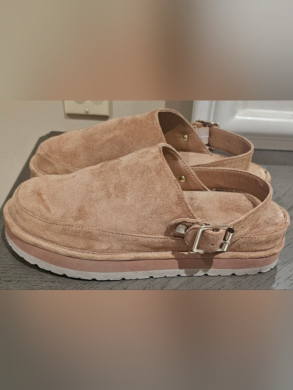 Steve Madden Suede Tan Slip-On clogs Women size 7